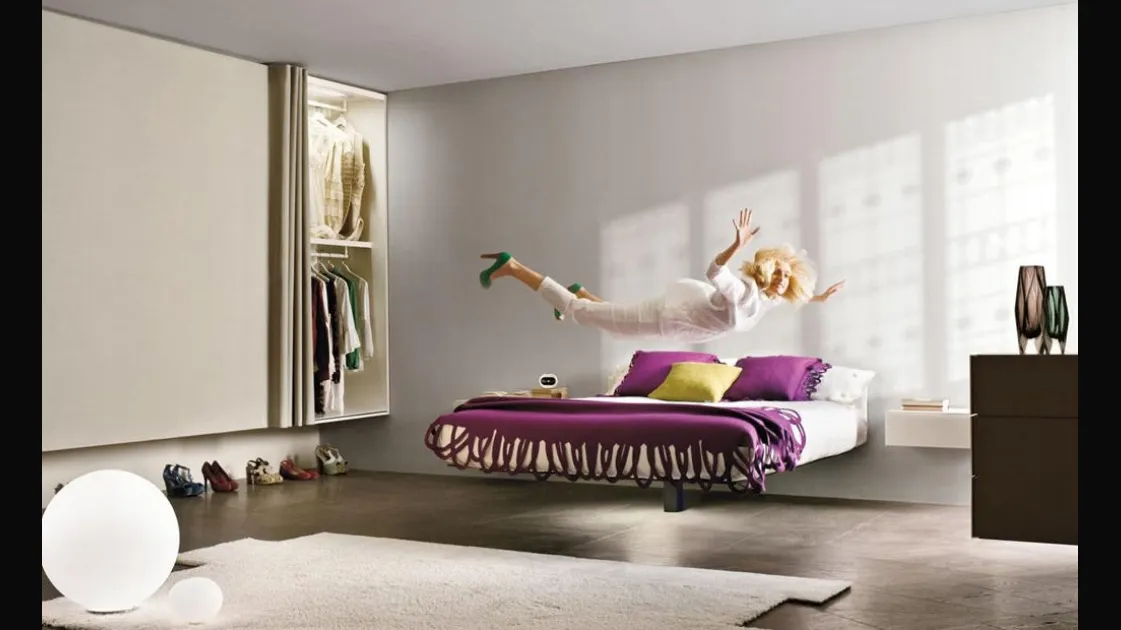 BED SUSPENDED WALL