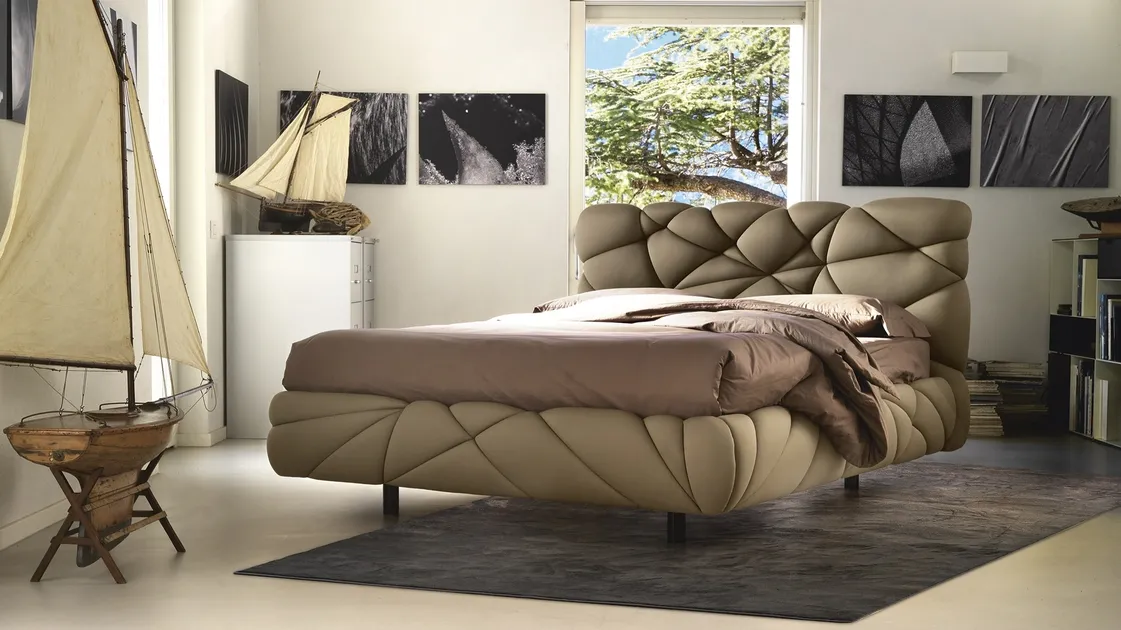 Design bed upholstered and soft as a cloud Marvin by Noctis.