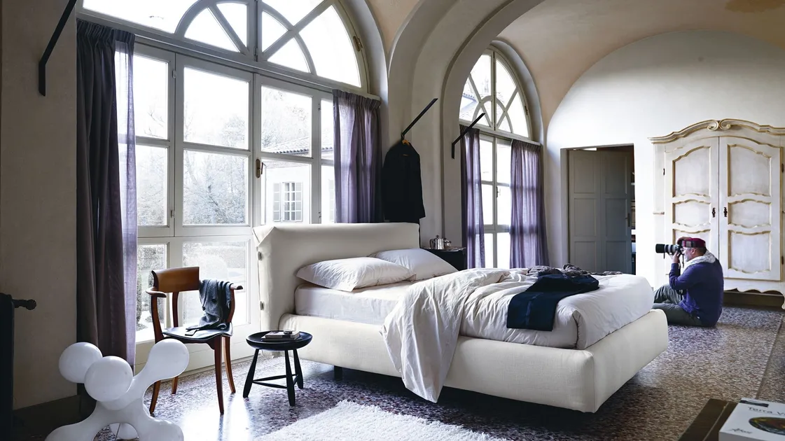 Padded bed with Allan headboard by Noctis.