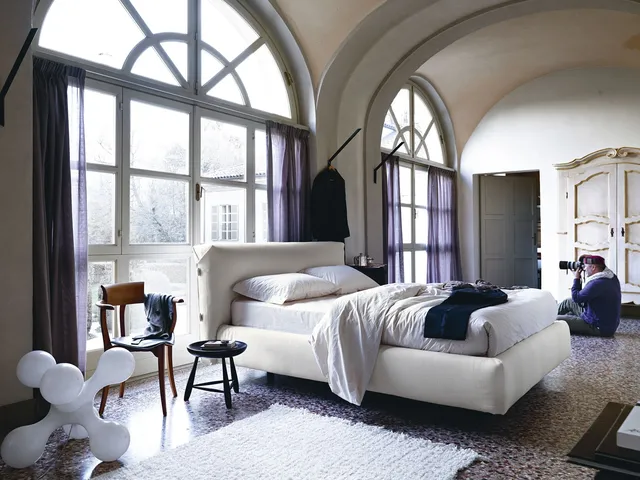 Padded bed with Allan headboard by Noctis.
