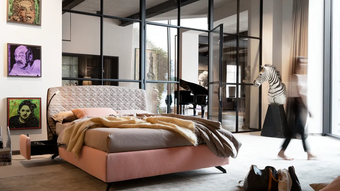 Bed Bed with rounded and quilted headboard by Noctis.