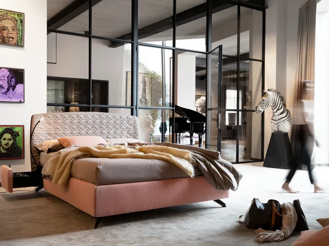 Bed Bed with rounded and quilted headboard by Noctis.