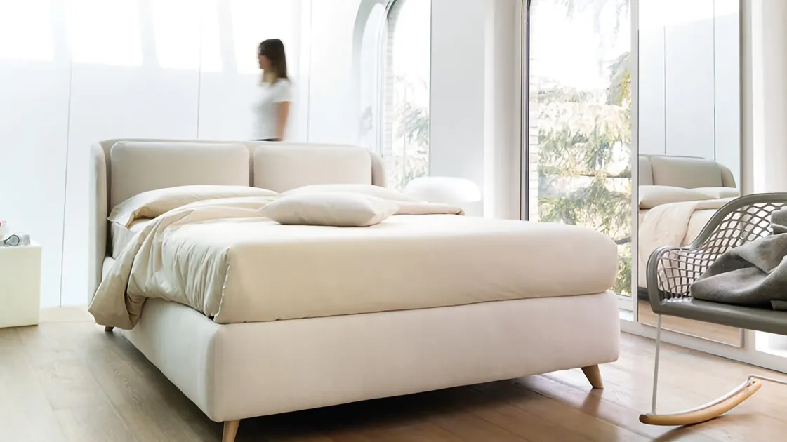 Fabric bed with Hello headboard by Noctis.