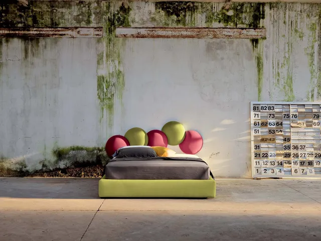 Fabric bed with a creative headboard that reminds of the soap bubbles Buble by Veneran.