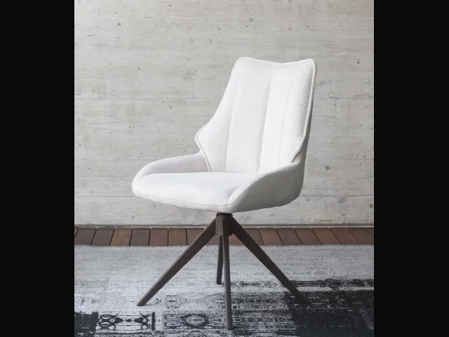 Raya chair in upholstered fabric by Altacom.
