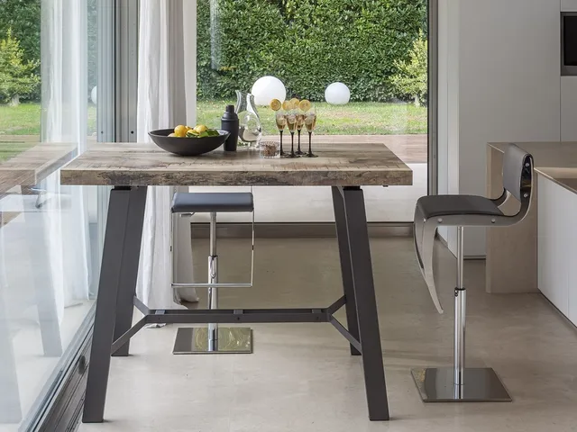 Extendable Pick Up table with melamine top by Altacom.