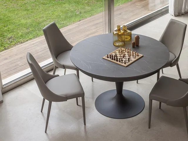 Extendable round table with Altacom Sun ceramic top.