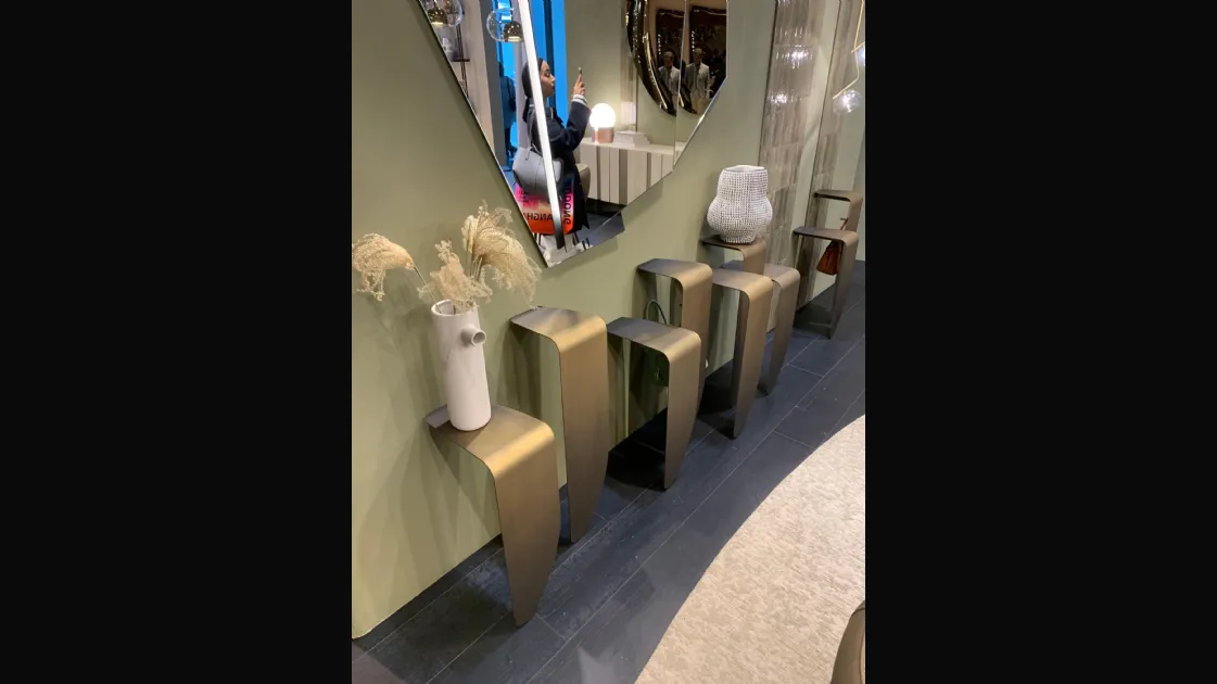 CATTELAN STAND