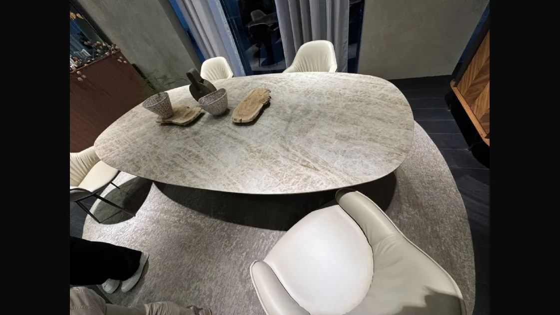 Cattelan Stand