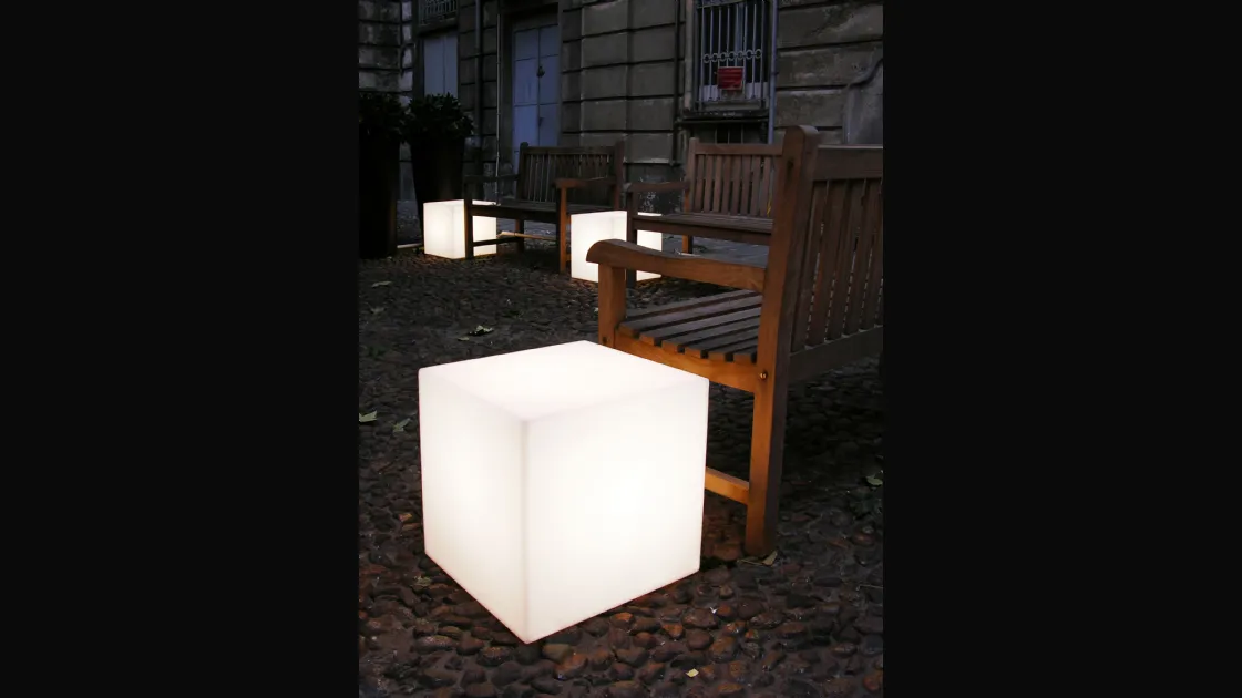 Cubo with 50 LEDs by Slide
