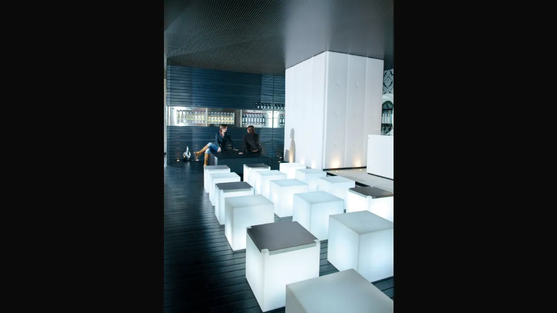 Cubo 50 led by Slide