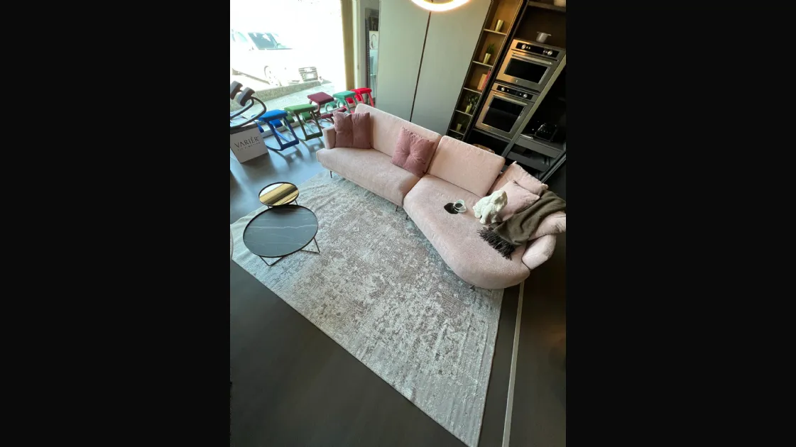 Dorian One Sitap's carpet.