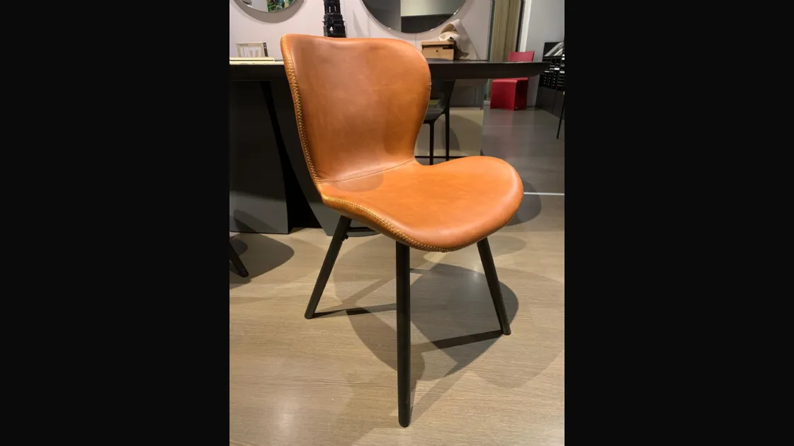 Devina Nais chair Gloves model in Cognac color.