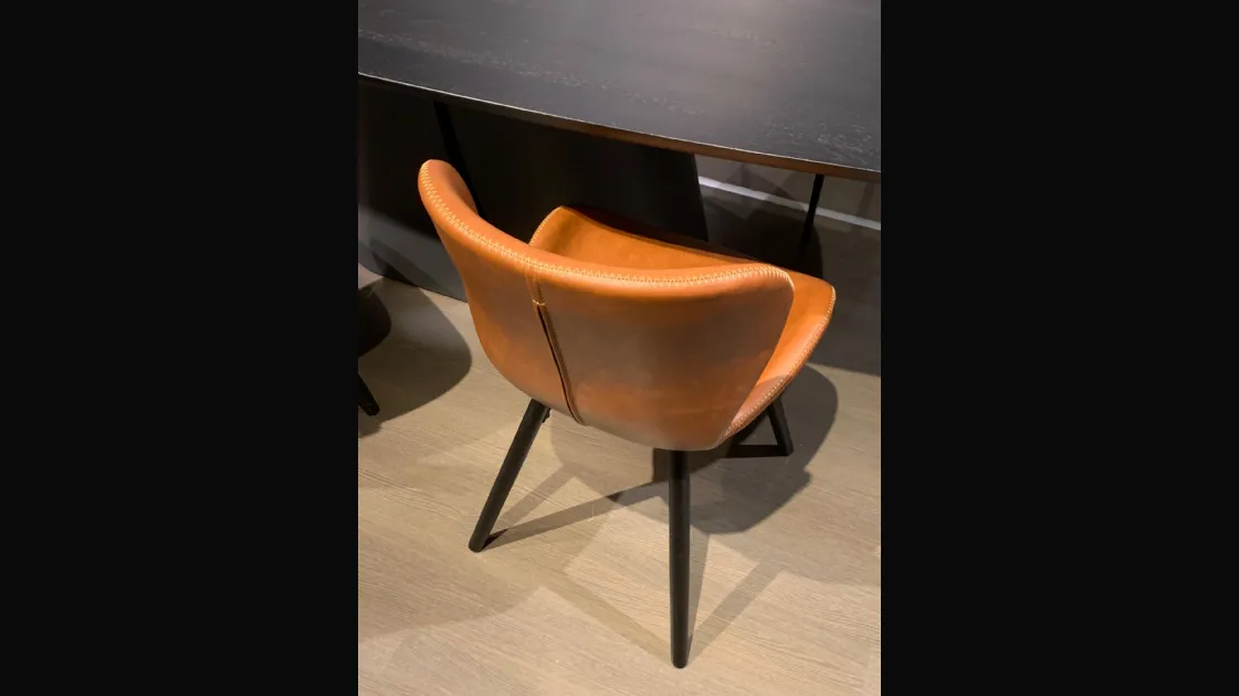 Devina Nais chair model Gloves Cognac