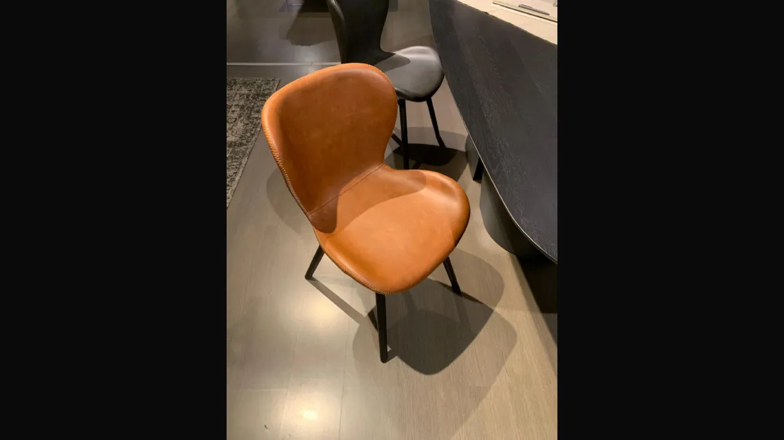 Devina Nais chair model Gloves Cognac