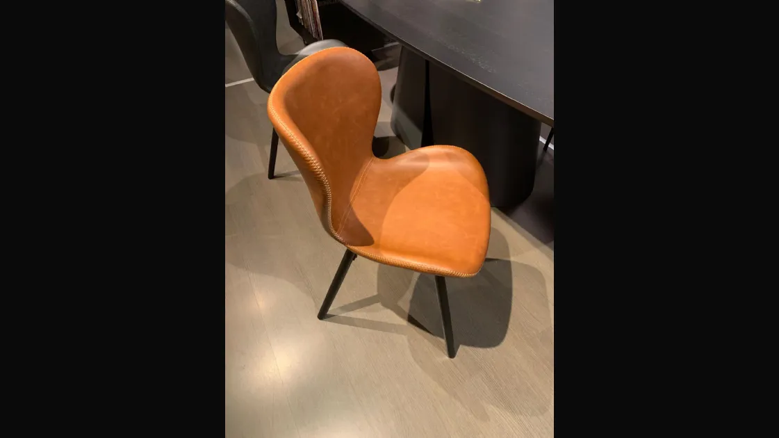 Devina Nais chair, Gloves Cognac model.