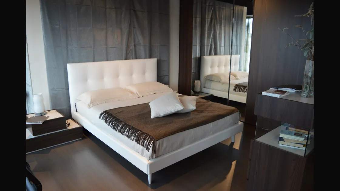 Max Twils bed