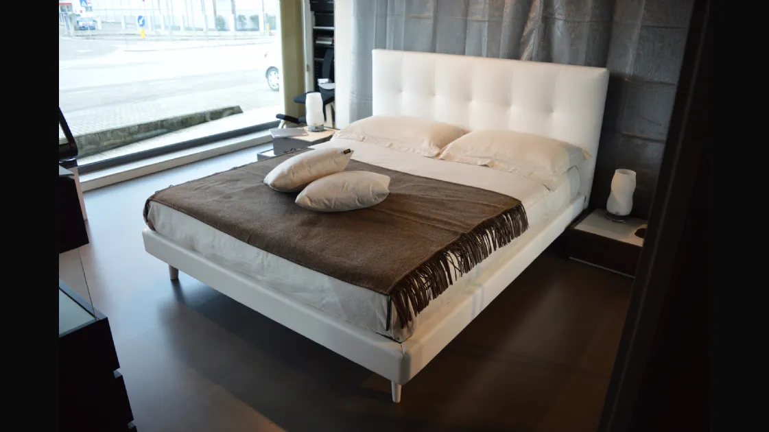 Max Twils bed