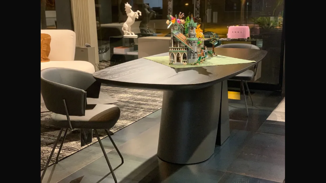 Devina Nais' Cosmopolitan Table