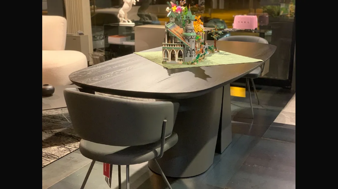 Devina Nais' Cosmopolitan Table