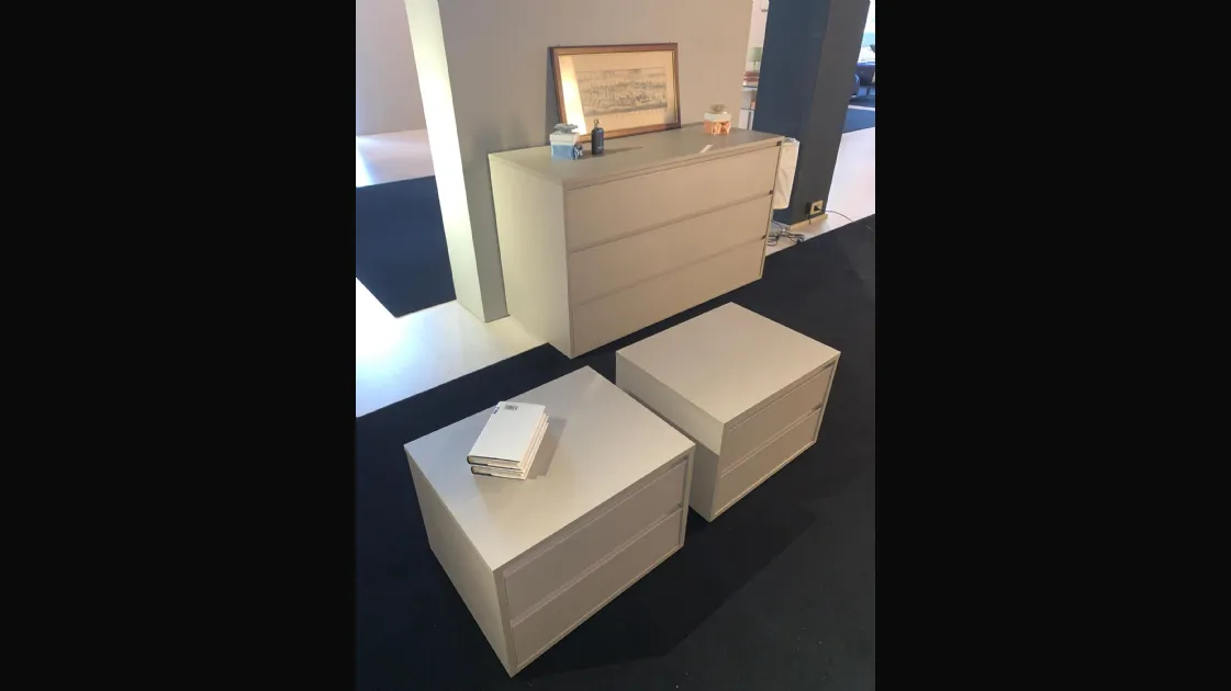 Nightstand and dresser set in Orme model Wire.