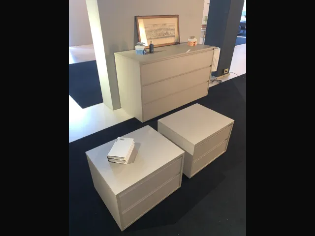 Nightstand and dresser set in Orme model Wire.