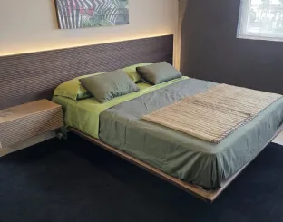 Devina Nais Zen model bed