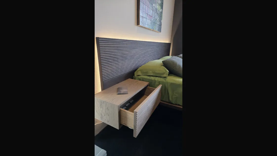 Devina Nais Zen model bed