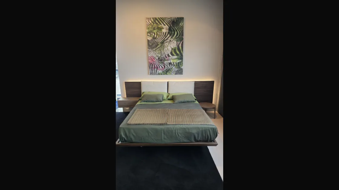 Devina Nais Zen model bed