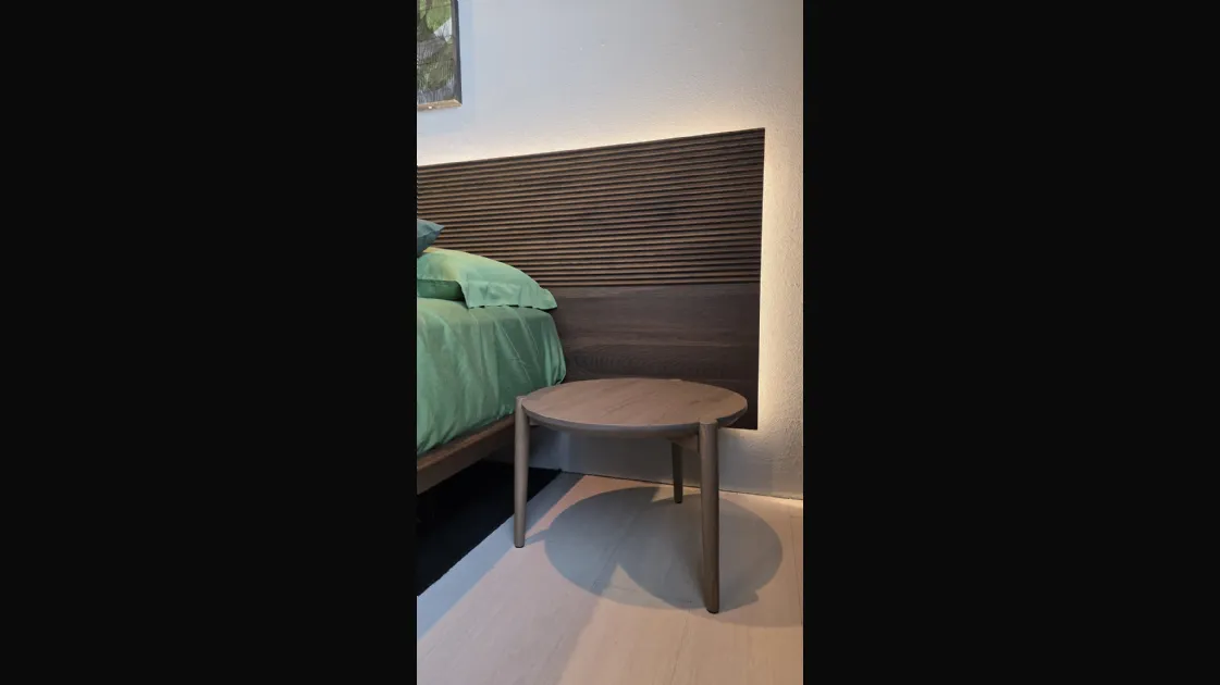 Devina Nais Zen model bed