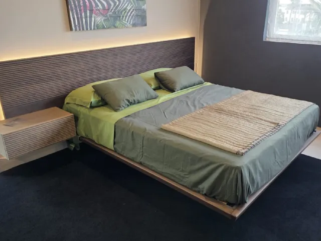 Devina Nais Zen model bed
