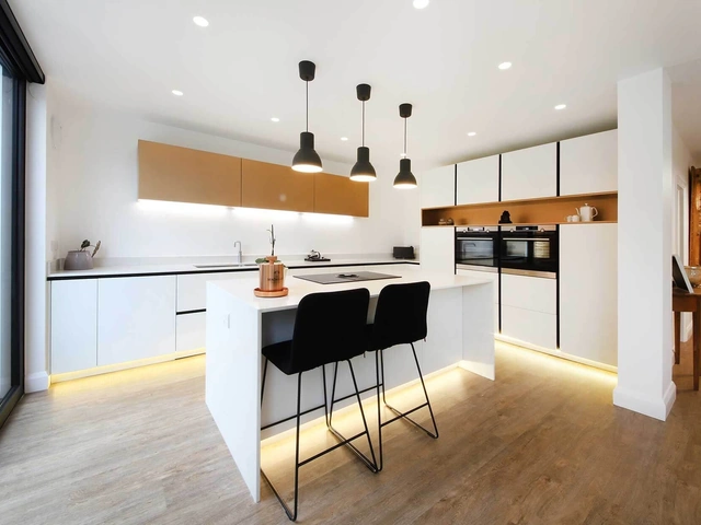 Modern Kitchen with All-Around Island D20 White and Brass by Doimo Cucine