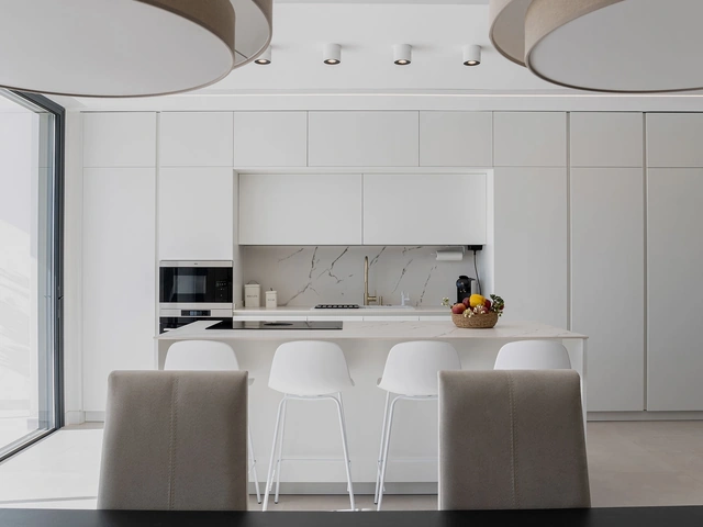Modern Kitchen with All-Around Island D20 Total White by Doimo Cucine