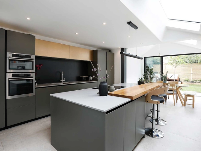 Modern Kitchen with All-Around Island D23 Moss by Doimo Cucine
