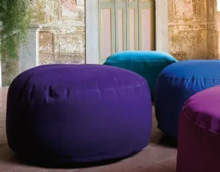 Round pouf by Twils