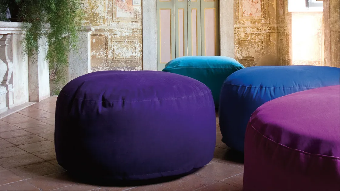 Round pouf by Twils