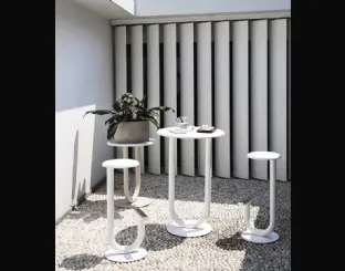 Strong coffee table in white lacquered finish by Desalto