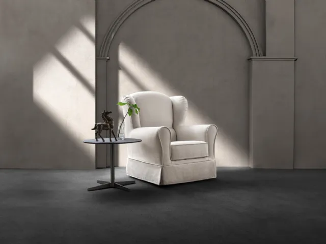 Classic armchair in Samoa's Miss fabric.