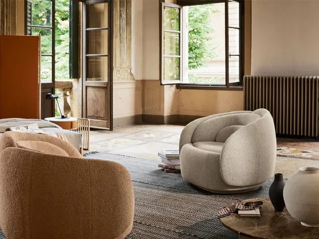 Peonia padded armchair in fabric by Pianca.