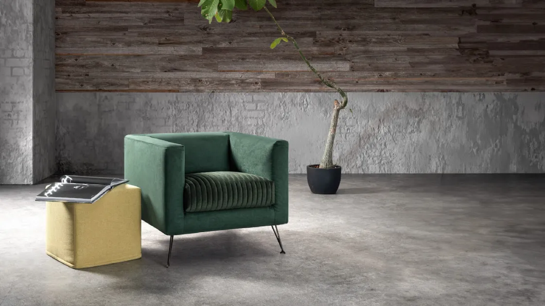 Armchair in Synthesis fabric by Samoa.