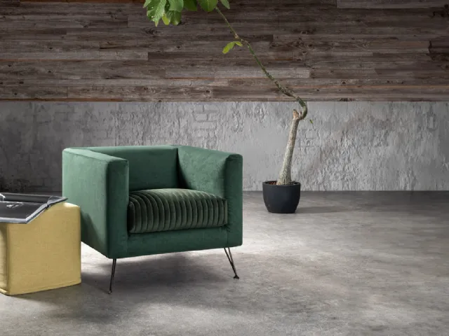 Armchair in Synthesis fabric by Samoa.
