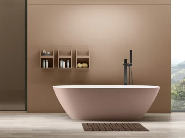 Freestanding bathtub in the shape of Arcom.