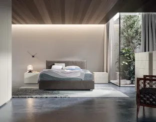 King-size bed in fabric with Avio headboard by Veneran.