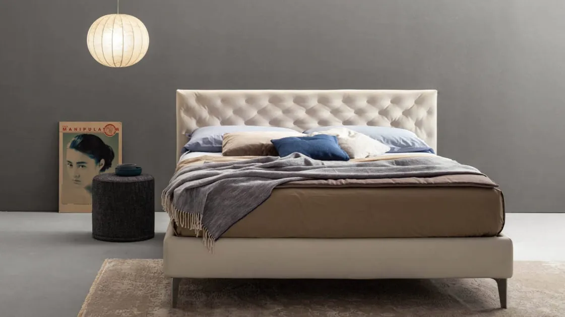 Quilted and padded fabric bed Bubbles by Bside.