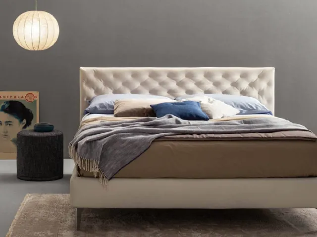 Quilted and padded fabric bed Bubbles by Bside.