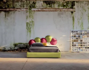 Fabric bed with a creative headboard that reminds of the soap bubbles Buble by Veneran.