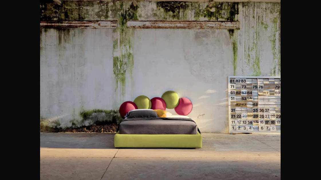 Fabric bed with a creative headboard that reminds of the soap bubbles Buble by Veneran.