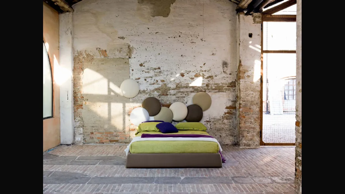 Fabric bed with creative headboard that can be customized Buble by Veneran.