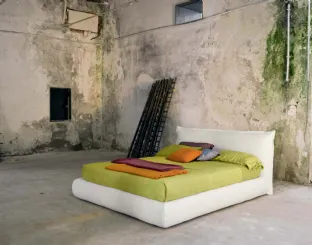 Upholstered fabric bed with Fly headboard by Veneran