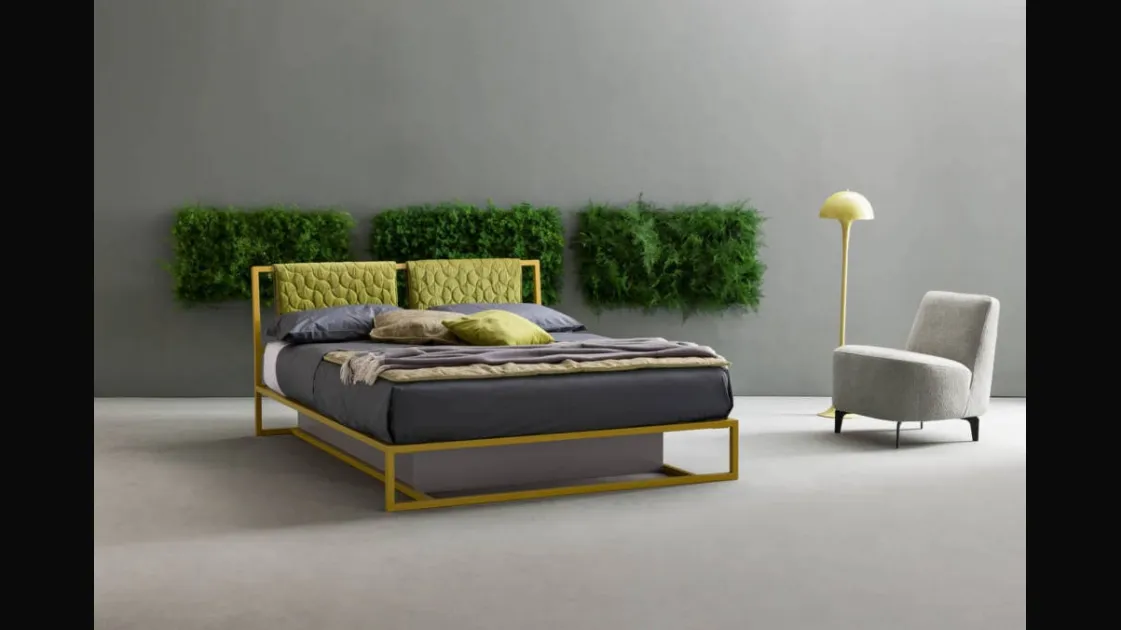 Double bed with quilted fabric headboard and metal Frame structure by Bside.